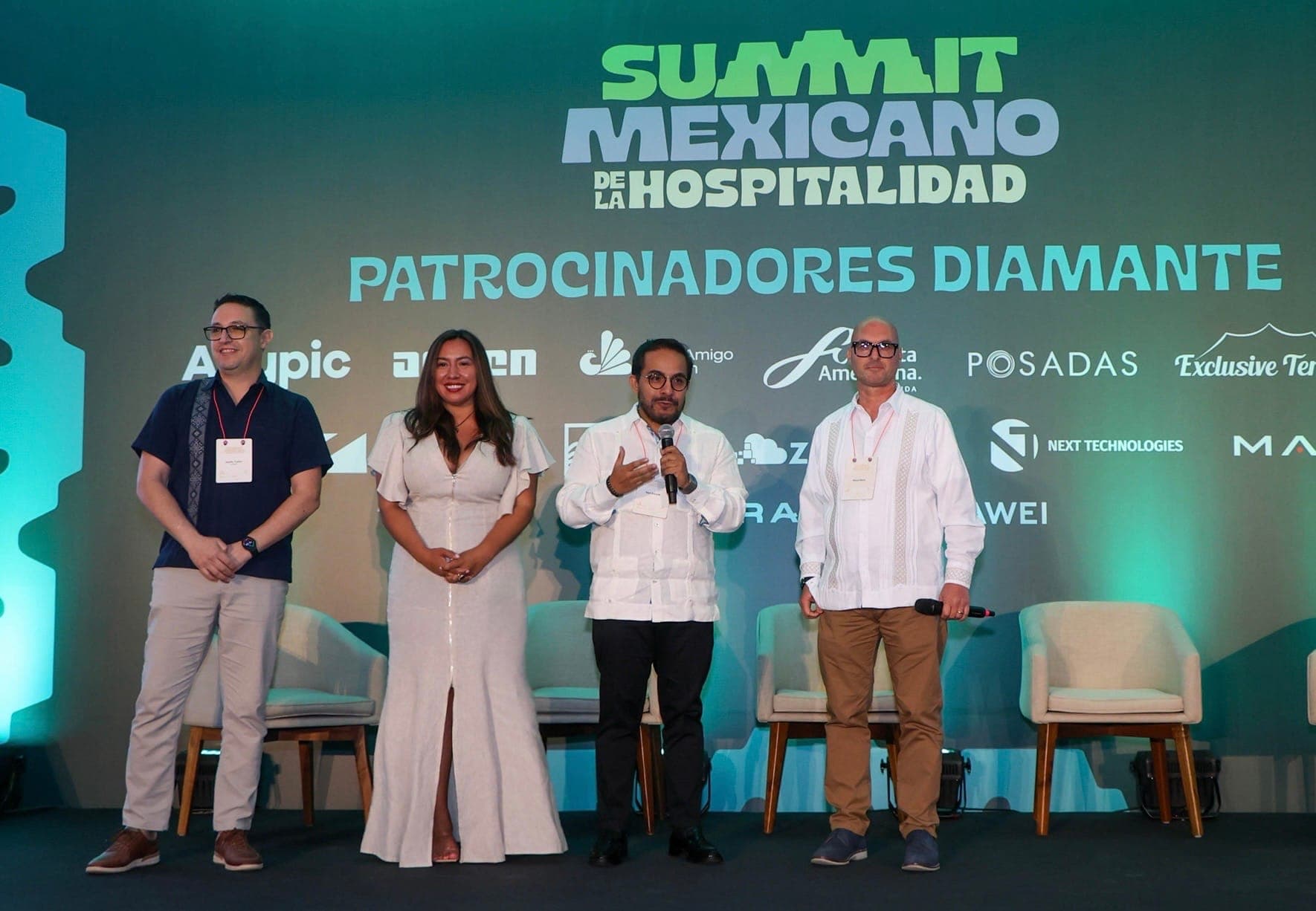 Jeannette Ceja conduciendo el Mexico Hospitality Summit